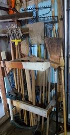 Yard hand tools