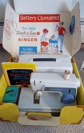 Singer The Little Touch & Sew battery operated machine