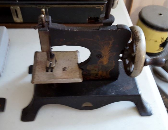 Vintage Casige Childs Metal Toy Sewing Machine Little Red Riding Hood Germany