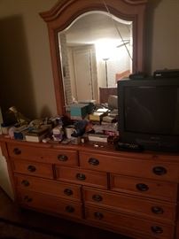 Matching dresser 9 drawers