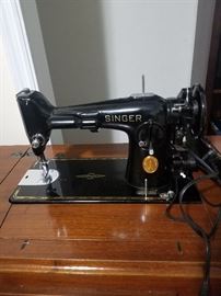 heavy duty singer sewing machine only one previous owner 