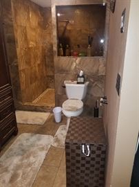 Misc. bathroom items.