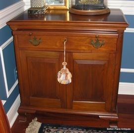 Fantastic Server, small with pullout Tray at the top. Measuring 34 inches wide, 21 inches deep and 35 1/2 inches tall.