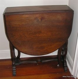 This is how the Gateleg table folds up