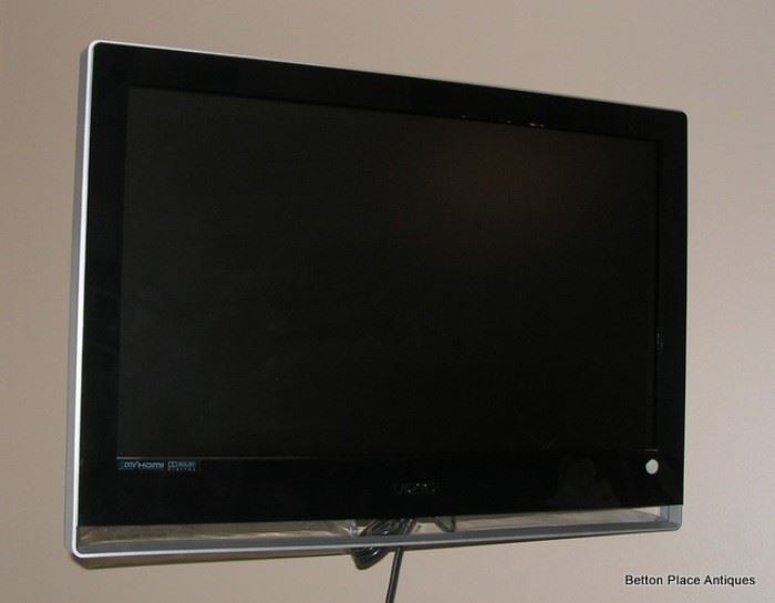 Vizio Small TV 30 inch