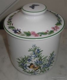 Worcester Porcelain Lidded Jar
