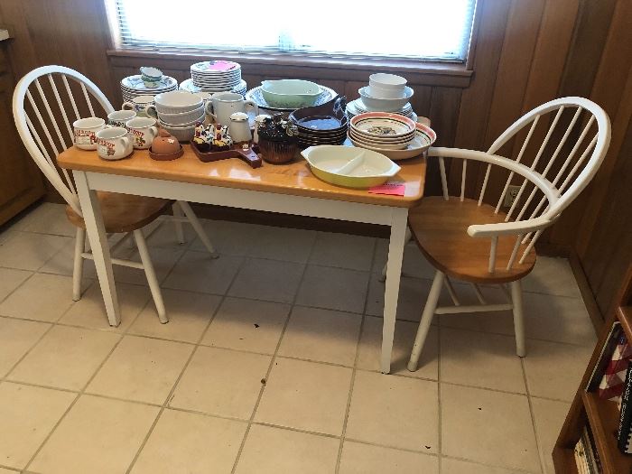 Cute pine bistro table with 2 chairs