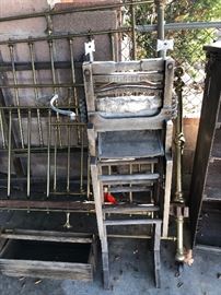 Antique hand crank clothing wringer 
