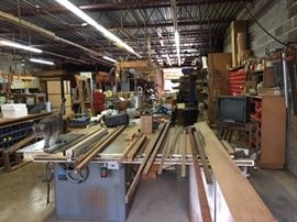 Stewie the cat is standing on the Vintage Delta-Rockwell 12-14" Tilting Arbor Table Saw Model 34-395. This baby is a monster and is in good working condition. 