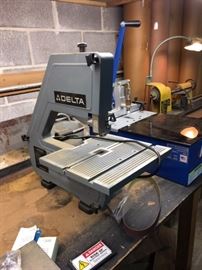 Nice Delta 28-160 Band Saw.