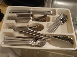 Fortunoff Encore Korea 8/18 set with serving pieces