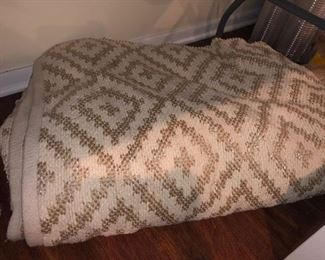 Gorgeous cream/gold thread rug