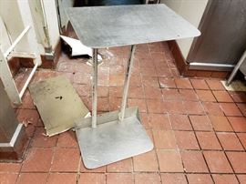 Aluminum floor shelf