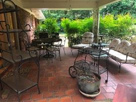 Complete Vintage Patio Set. Very Nice!!