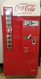 420.1 Vintage Coke Vendo H81D Machine