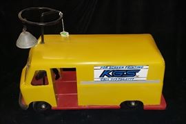 339.1 1930s Ride on Cargo Van