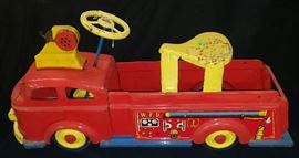379.1 1930s Wyandotte Ride on Fire Truck