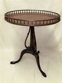 386.1 Victorian Beaded Lamp Table