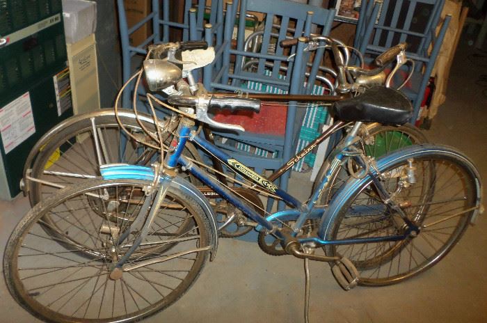 2 vintage bikes - Schwinn & Columbia