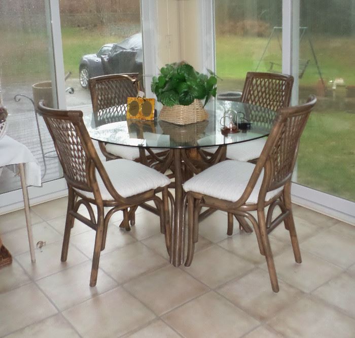 nice patio or kitchen dining set