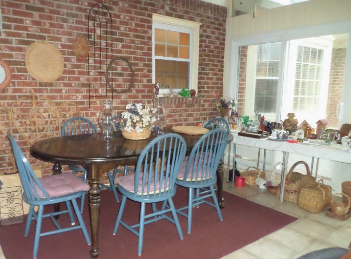 dining table & 6 chairs