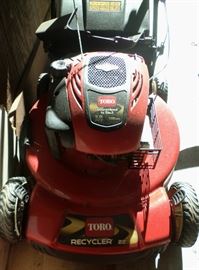 like new Toro 22" Recycler Lawnmower 