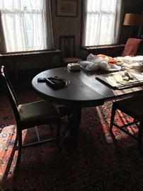 Diningroom table and Chairs