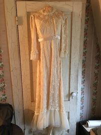 Gorgeous Wedding Gown  Like new