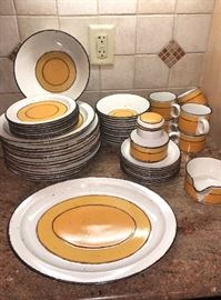 Set of Midwinter Stonehenge dinnerware 