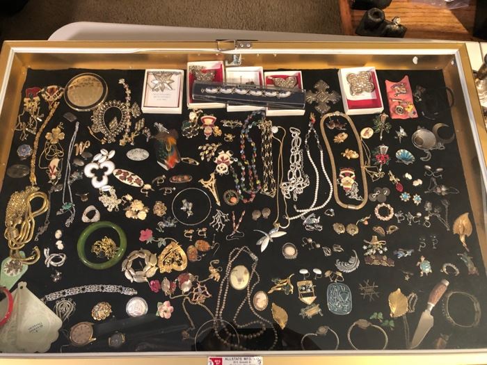 Jewelry case 
