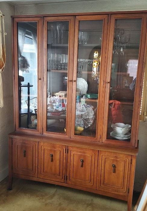 Broyhill  mid century 'Tribute' line china cabinet  -- dining room  $75 on Monday