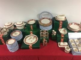 Classic Traditions Charlton Hall Christmas Plates by Kobe Japan 82 Piece Set