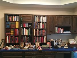 LOTS of books, many Medical and Spanish!