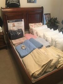 Beautiful Queen Sleigh Bed w/Box Spring! Lots of Queen Size Linens!