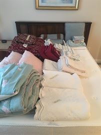Full Bed & Mattress & Beautiful Linens!