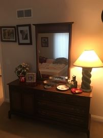 Dresser w/Mirror!