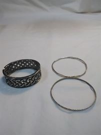 3 sterling silver bracelets
https://ctbids.com/#!/description/share/86404 