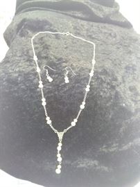 Freshwater Pearl Necklace and matching earrings  https://ctbids.com/#!/description/share/86421