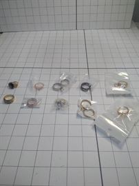 lot of 10 costume jewelry rings, ring sizes 9 and 10 +? https://ctbids.com/#!/description/share/86435