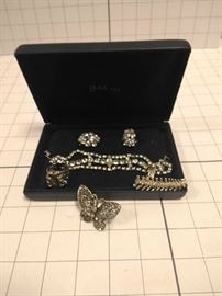 Lot 1 Costume bracelet, earings and three rings https://ctbids.com/#!/description/share/86450