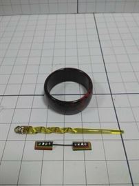 Bakelite bracelet,hat pin and hair piecehttps://ctbids.com/#!/description/share/86459