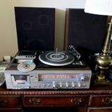 Zenith stereo with speakers