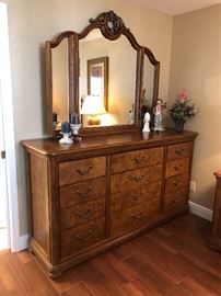 DRESSER & MIRROR 