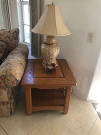 A PAIR OF NICE END TABLES   NICE LAMP