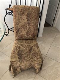 UPHOLSTERED DINING CHAIR