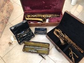 A FANTASTIC COLLECTION OF ANTIQUE/VINTAGE INSTRUMENTS. 2 SAX, FLUTE, CLARINET,  AND A PICOLO