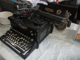 Antique Royal Typewriter