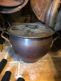 Copper pot with lid
