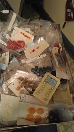 Lots of vintage buttons 