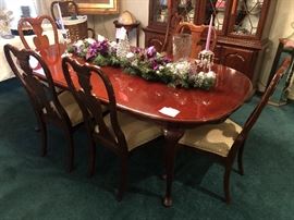 Thomasville formal dining table with 2 leaves and 8 chairs